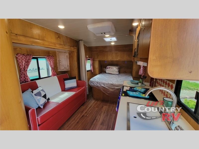 Gulf Stream RV Vintage Cruiser 19CSK living room